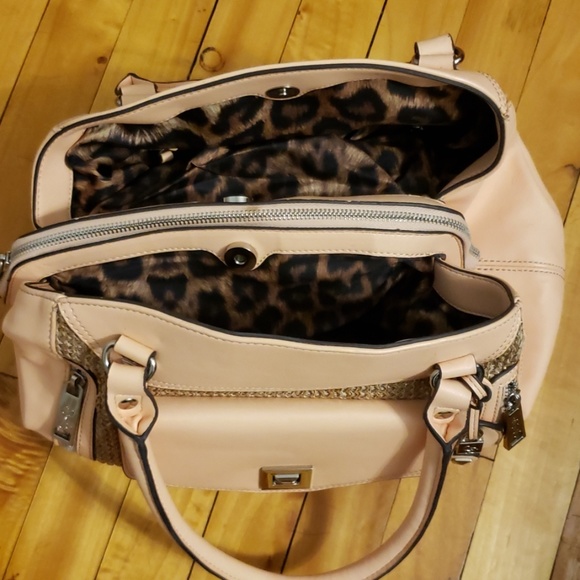 Jessica Simpson Baby Pink Purse w/ gold details - Picture 4 of 8